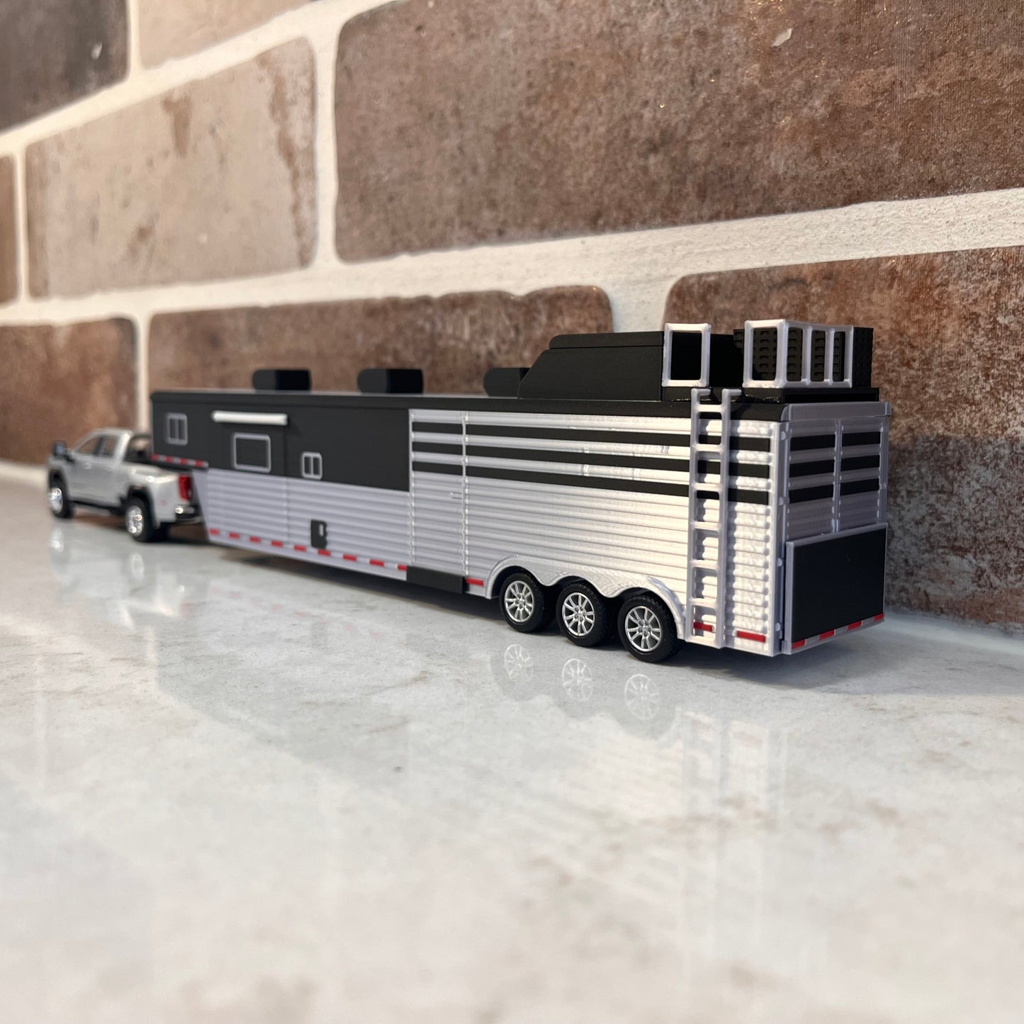 1/64 Black 4H 18' 6" LQ Trailer Stock Combo(High Detail)
