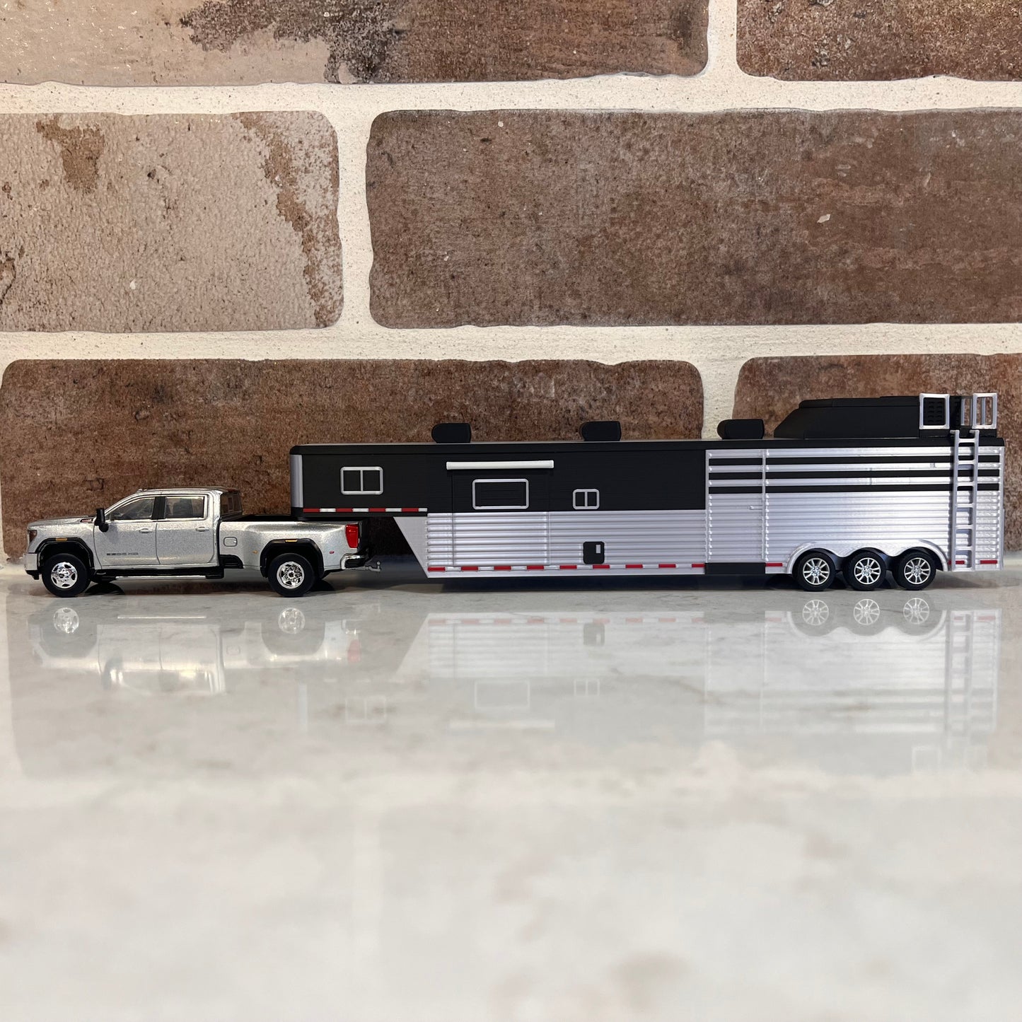 1/64 Black 4H 18' 6" LQ Trailer Stock Combo(High Detail)