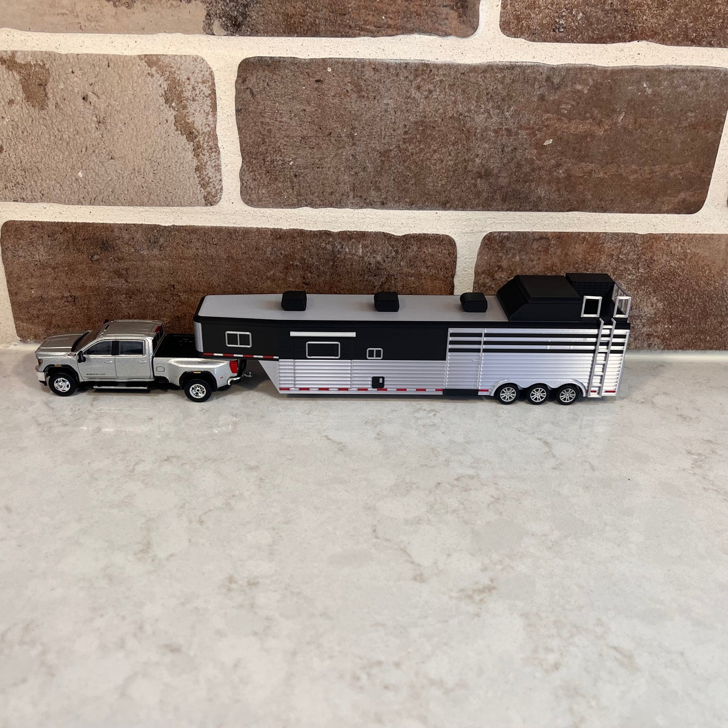 1/64 Black 4H 18' 6" LQ Trailer Stock Combo(High Detail)