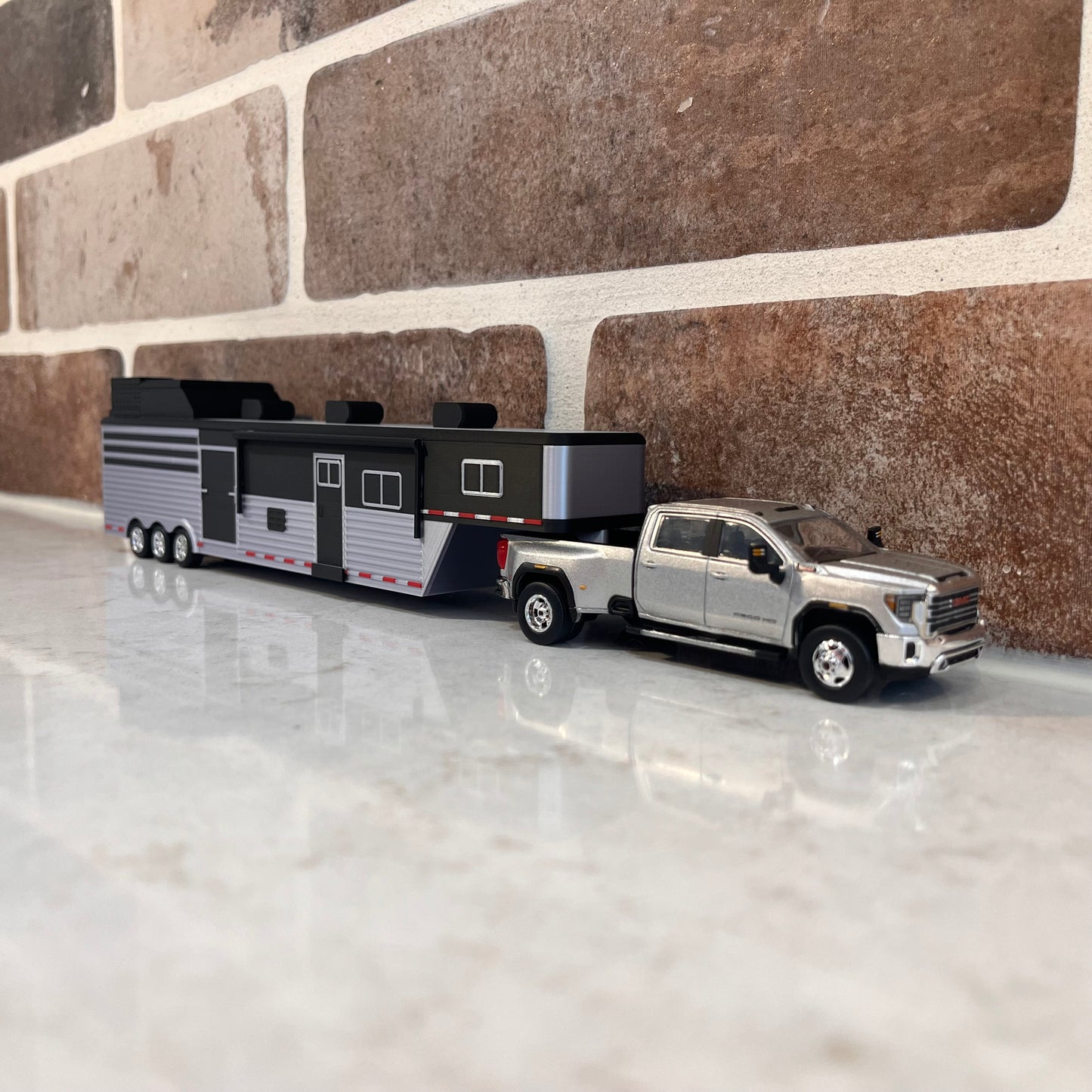 1/64 Black 4H 18' 6" LQ Trailer Stock Combo(High Detail)