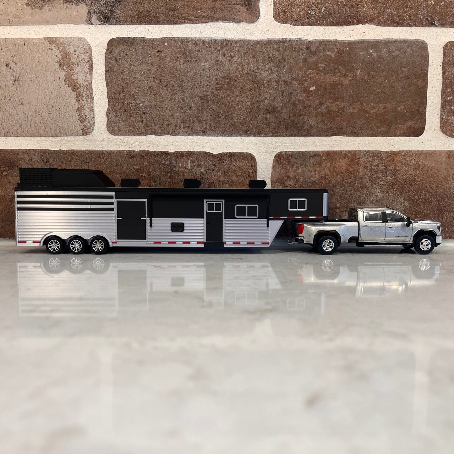 1/64 Black 4H 18' 6" LQ Trailer Stock Combo(High Detail)