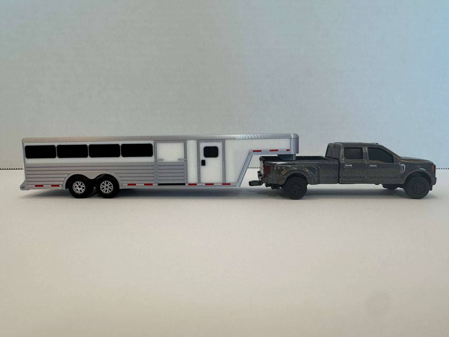 1/64 Scale 26' Gooseneck White