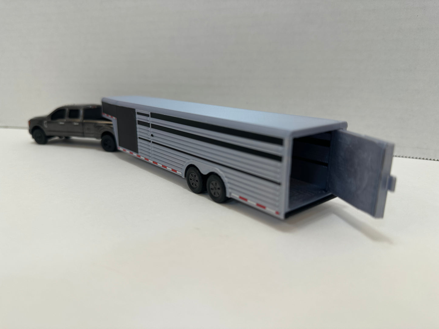 1/64 Scale 28' Gooseneck Cattle Trailer