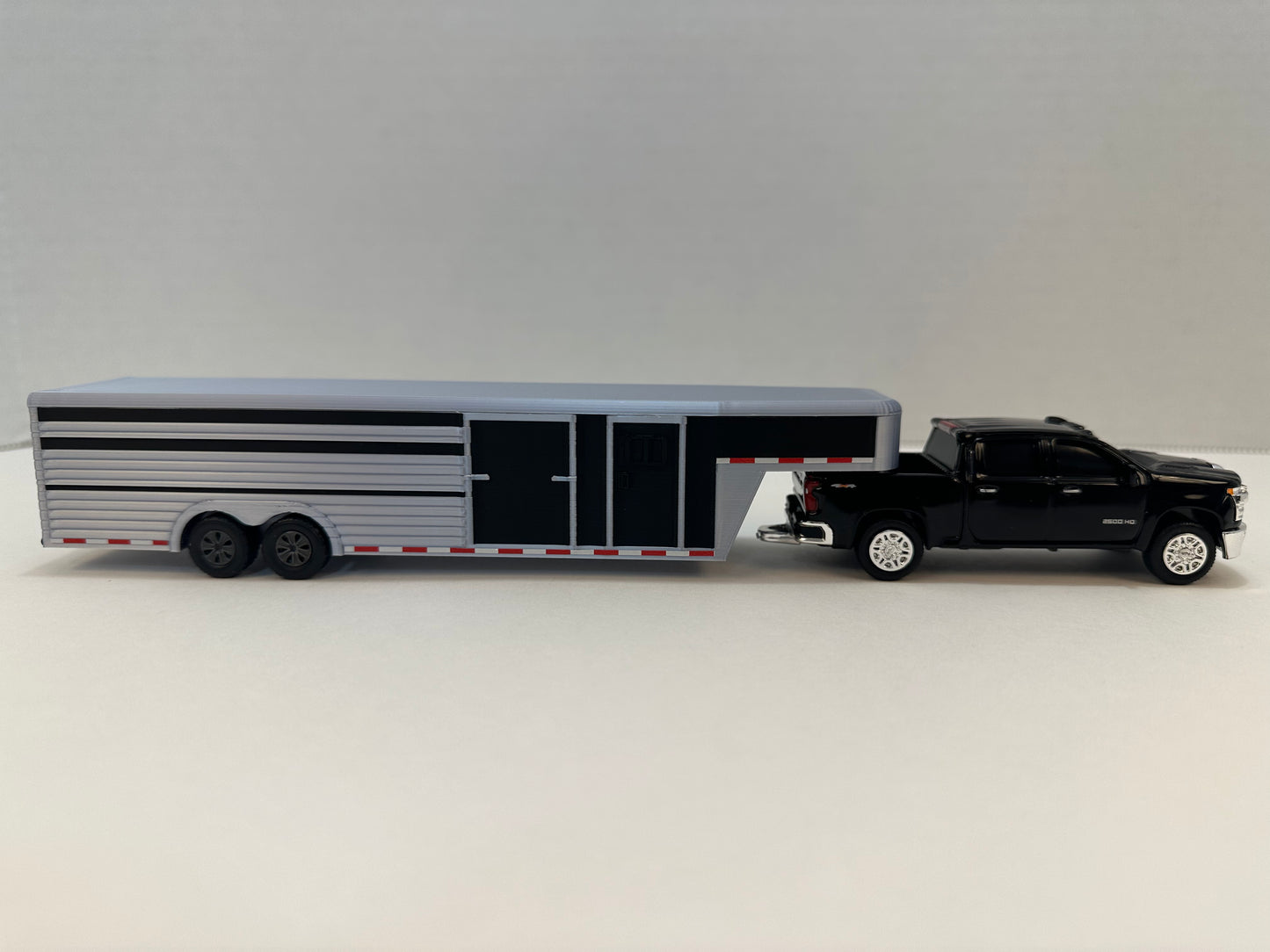 1/64 Scale 28' Gooseneck Cattle Trailer