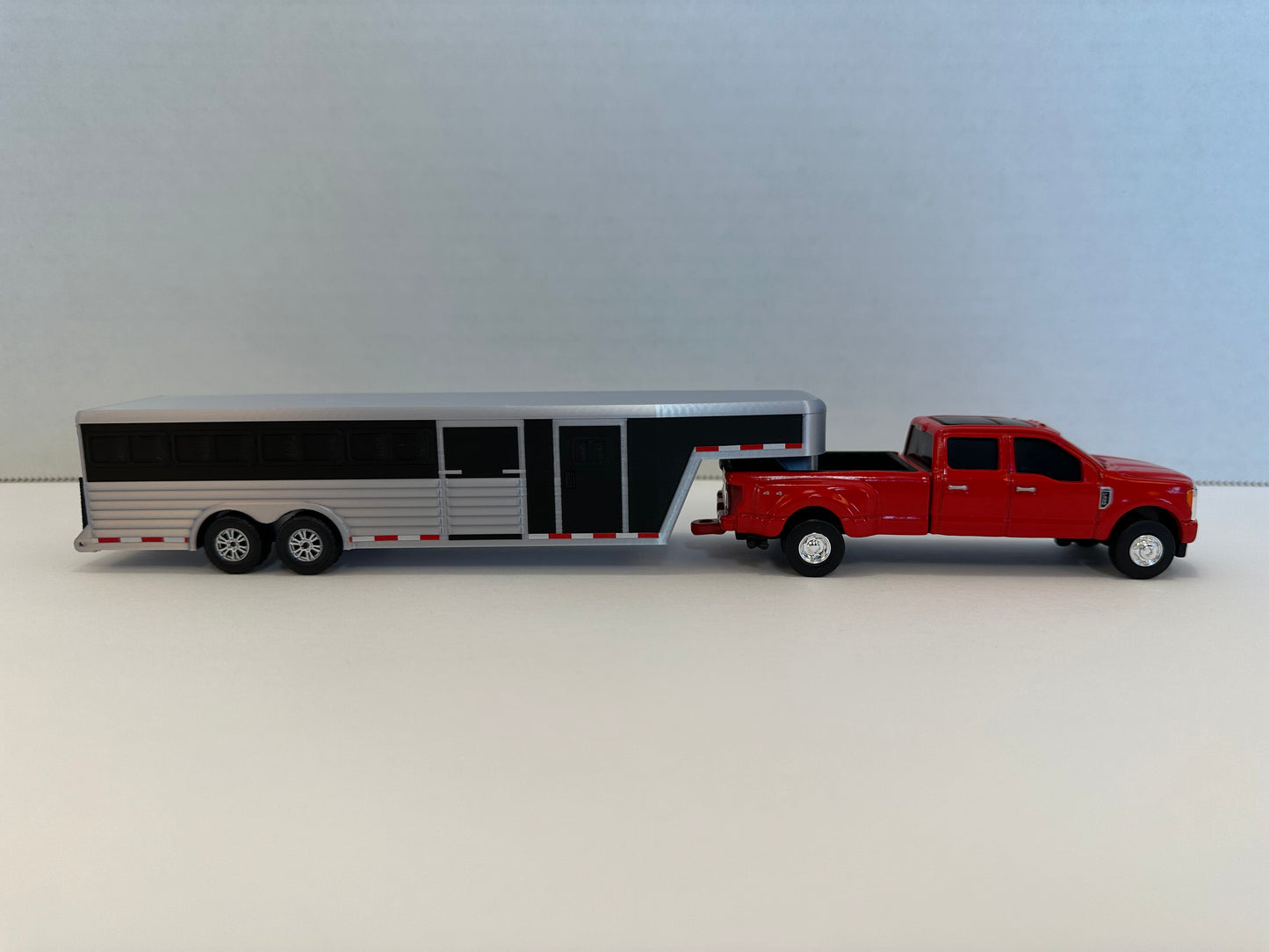 1/64 Scale 26' Gooseneck Black