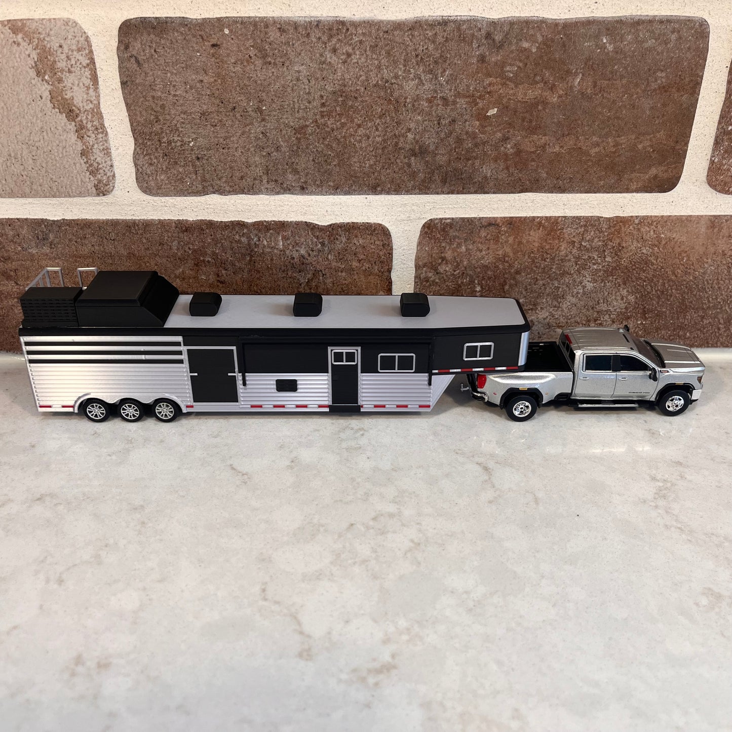 1/64 Black 4H 18' 6" LQ Trailer Stock Combo(High Detail)