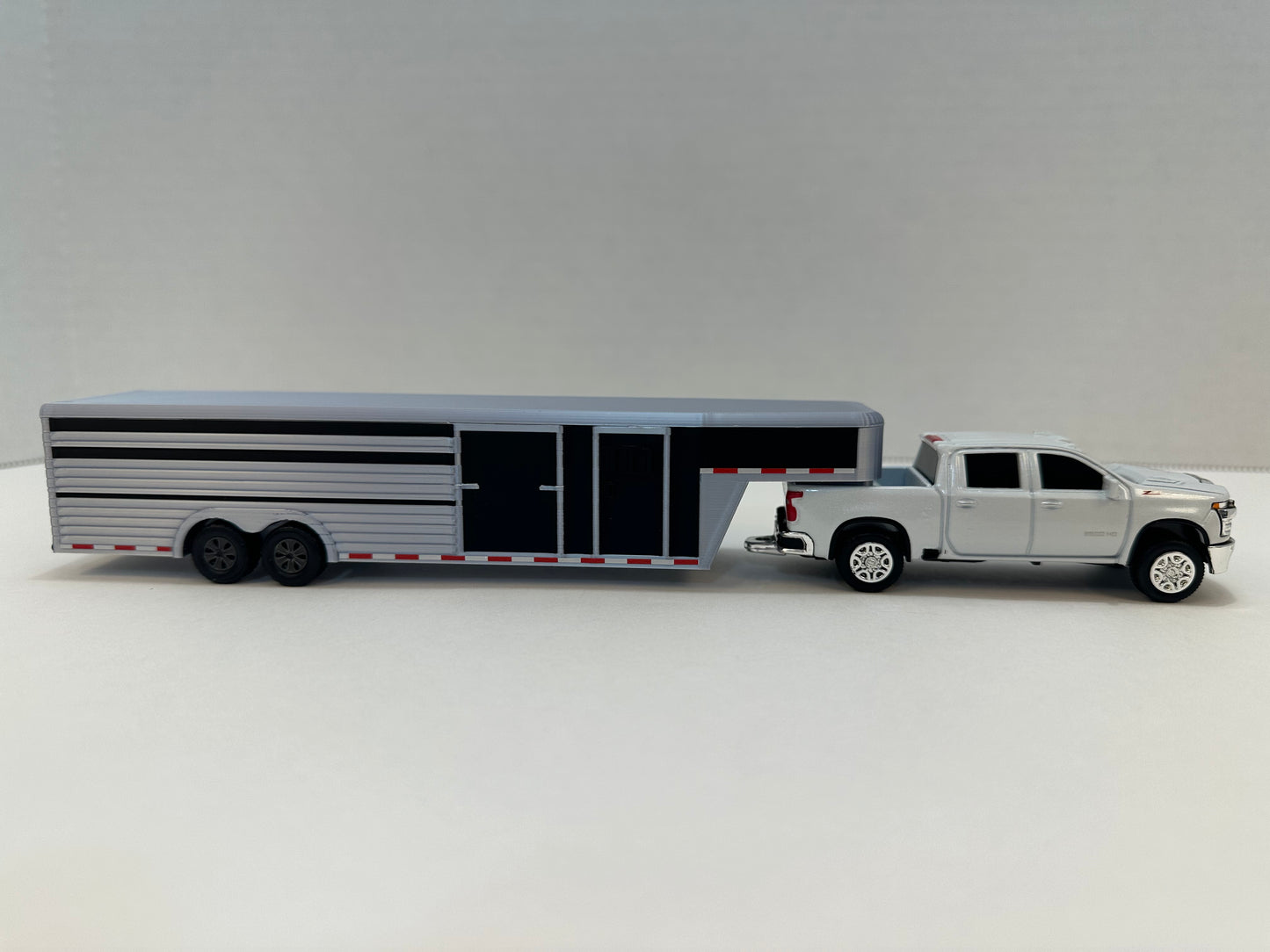 1/64 Scale 28' Gooseneck Cattle Trailer