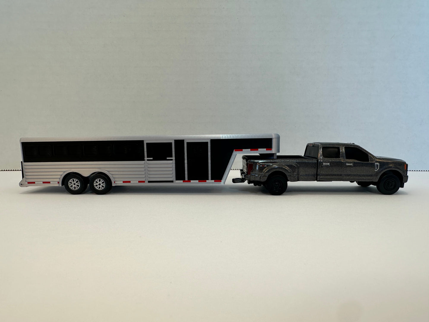 1/64 Scale 26' Gooseneck Black